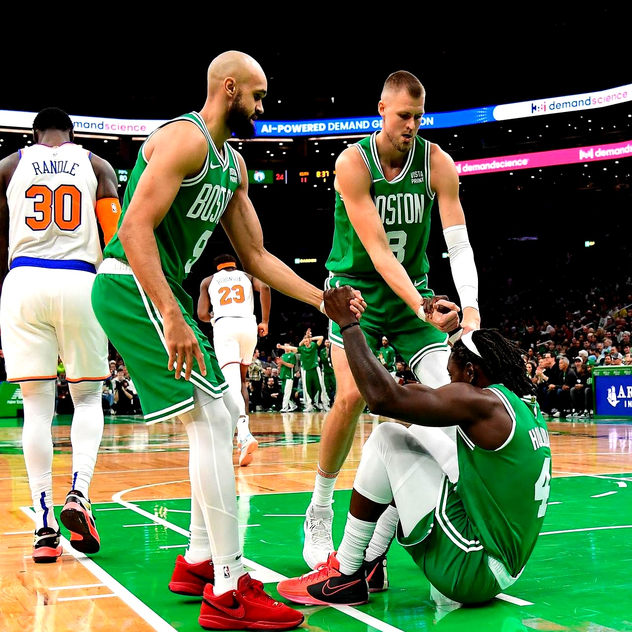 包含巴黎大师赛最新形势：波士顿凯尔特人高居榜首，拜仁慕尼黑强势追赶，冠军归属成迷的词条